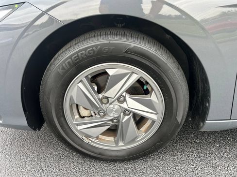 Used 2024 Hyundai Elantra SE FWD image 9