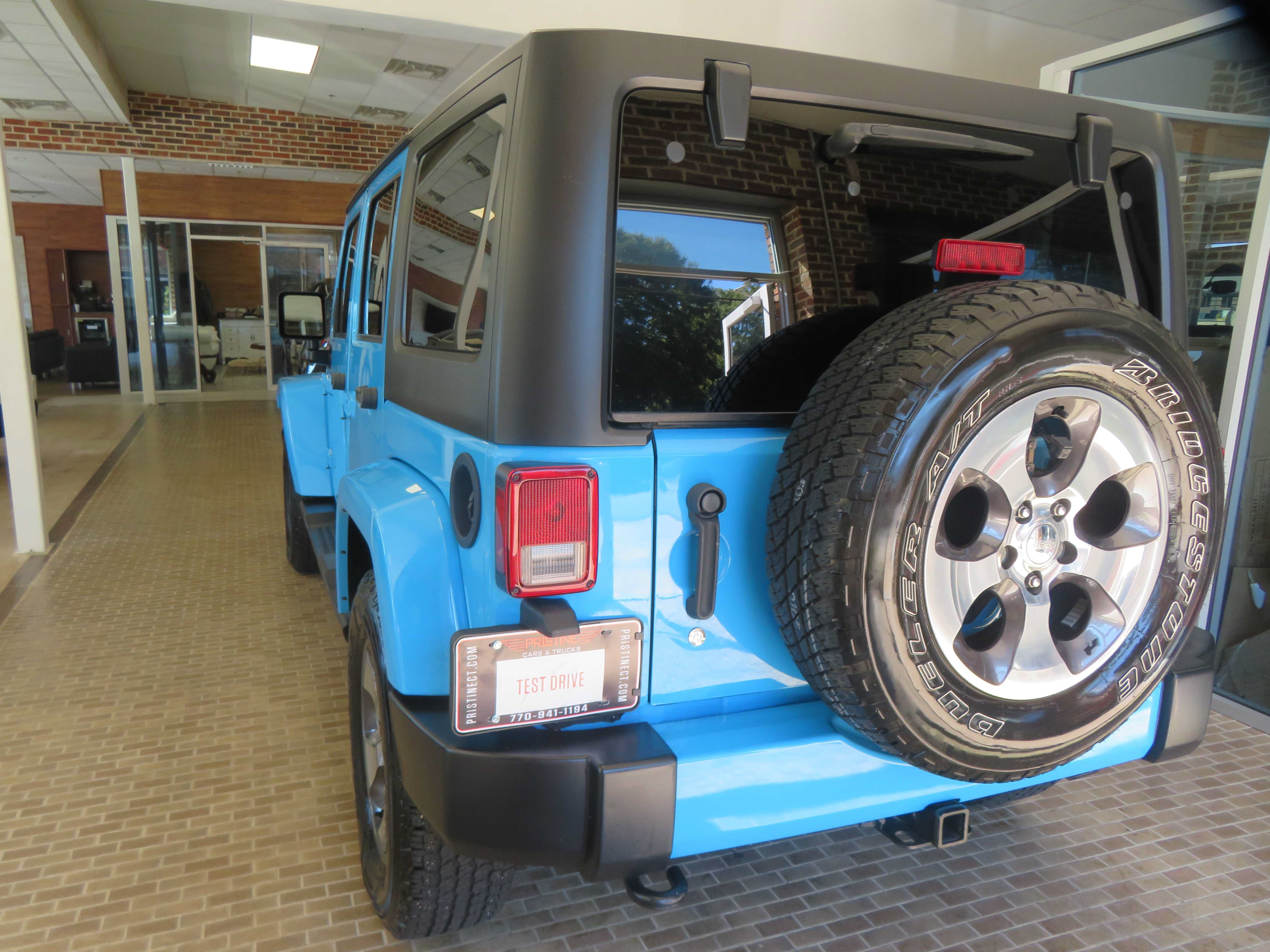 Used 2017 Jeep Wrangler Unlimited Sahara w/ Dual Top Group AWD/4WD image 71