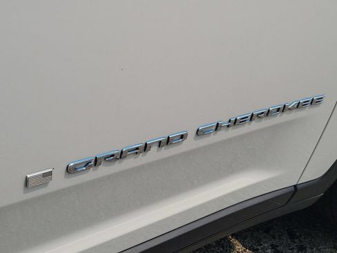 Used 2023 Jeep Grand Cherokee 4WD 4xe image 6