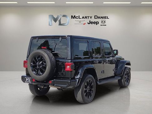 Used 2021 Jeep Wrangler Unlimited Sahara AWD/4WD image 5