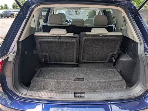 Used 2022 Volkswagen Tiguan SE w/ Panoramic Sunroof Package FWD image 19
