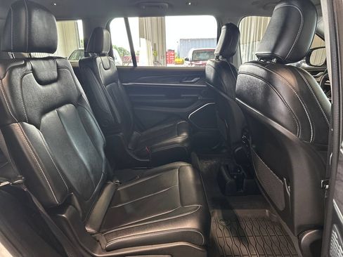Used 2023 Jeep Grand Cherokee L Limited w/ Black Appearance Package AWD/4WD image 34
