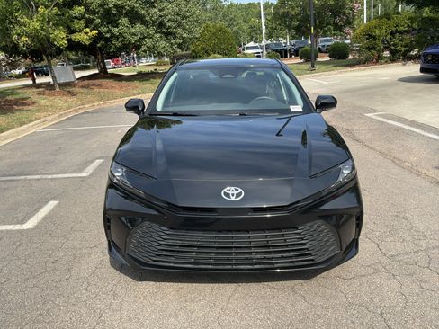 Used 2025 Toyota Camry LE FWD image 3