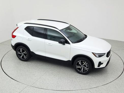 New 2026 Volvo XC40 B5 Core w/ Climate Package image 10