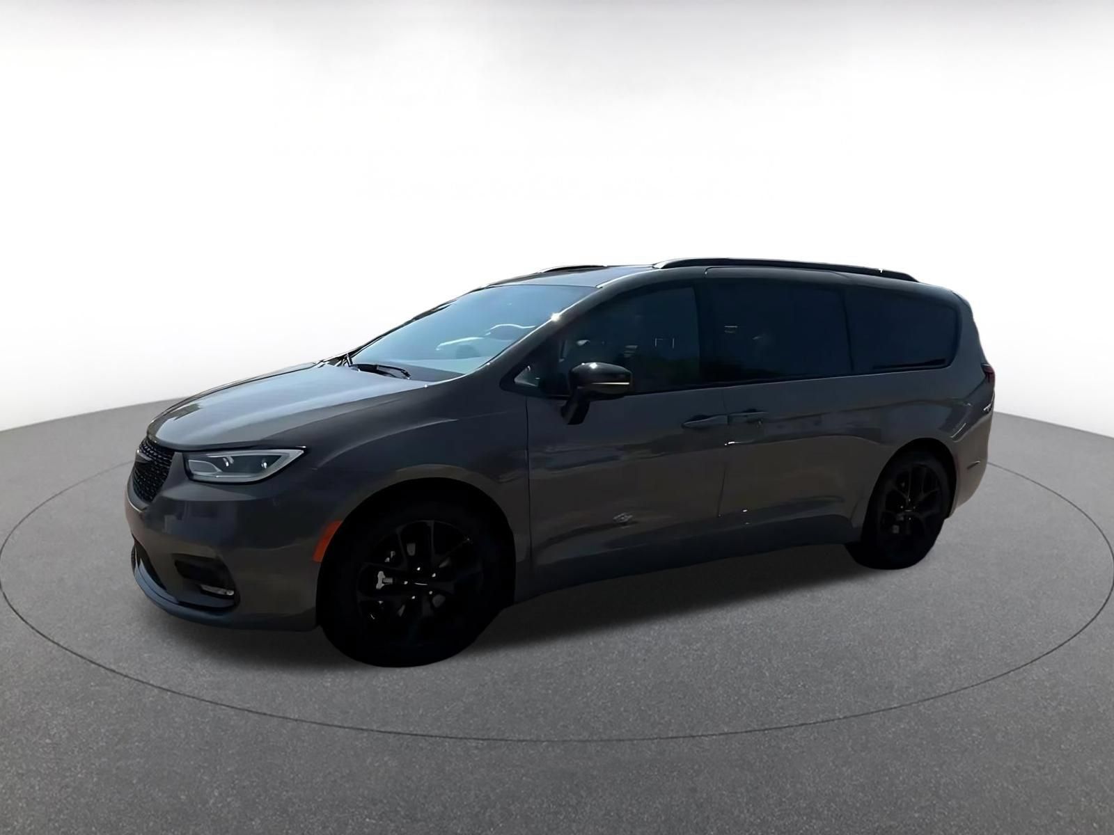 Used 2025 Chrysler Pacifica Limited FWD image 7