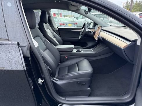 Used 2024 Tesla Model Y Long Range AWD/4WD image 9