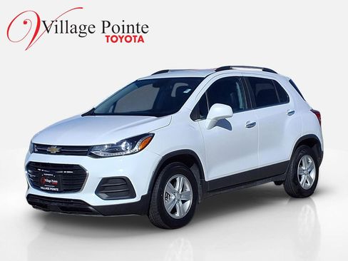 Used 2020 Chevrolet Trax LT w/ Driver Confidence Package image 1