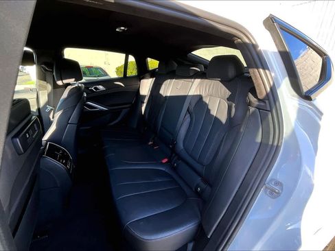 Used 2022 BMW X6 xDrive40i w/ M Sport Package image 19