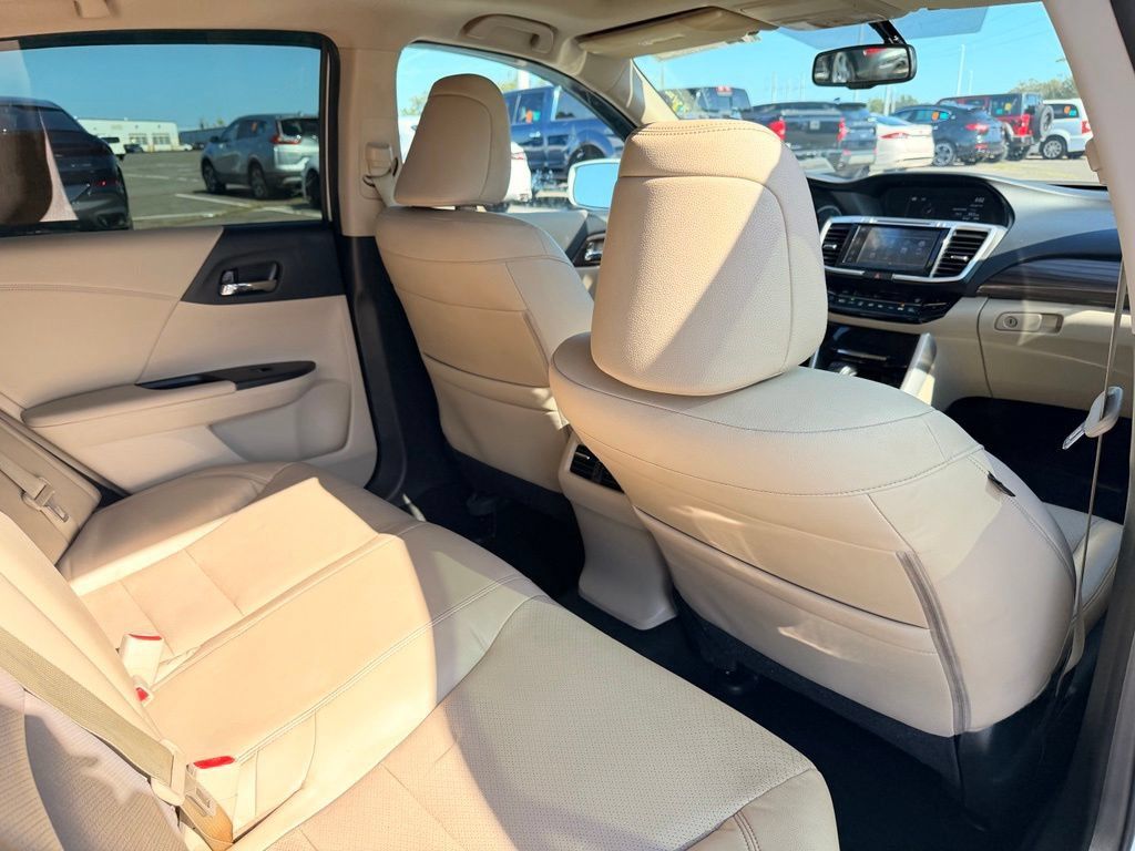 Used 2017 Honda Accord EX-L image 17