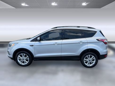 Used 2018 Ford Escape SE w/ Ford Safe & Smart Package AWD/4WD image 2