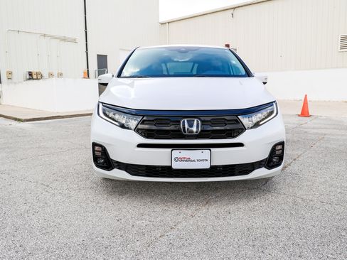 Used 2025 Honda Odyssey Elite image 3