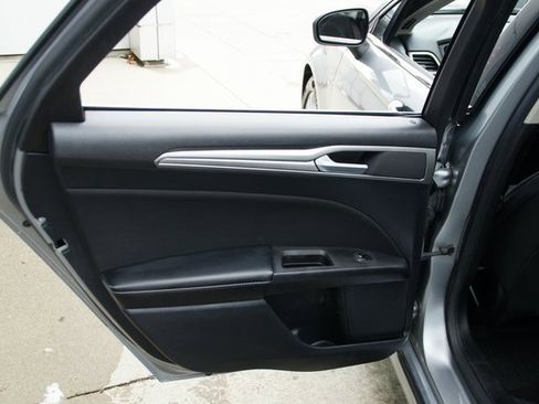 Used 2020 Ford Fusion SE image 24