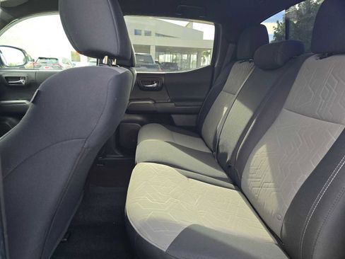 Certified 2022 Toyota Tacoma TRD Off-Road image 17