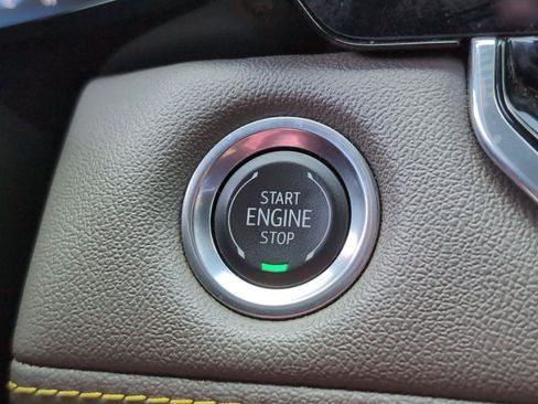 Used 2024 Chevrolet Colorado ZR2 w/ Technology Package AWD/4WD image 26