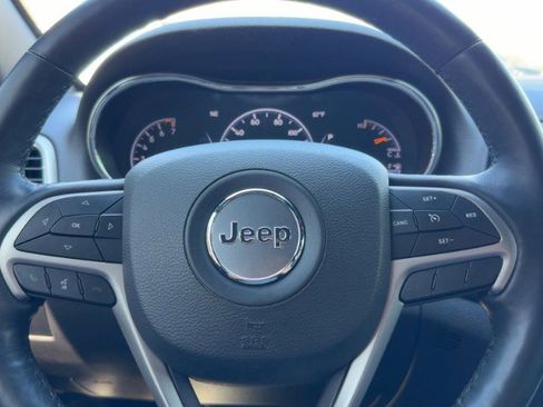 Used 2019 Jeep Grand Cherokee Altitude image 18
