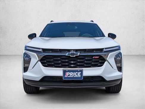 Used 2025 Chevrolet Trax RS w/ Driver Confidence Package image 2