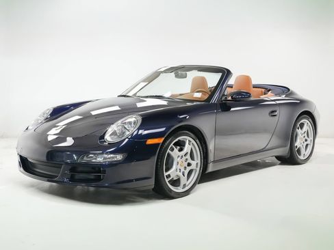 Used 2005 Porsche 911 Carrera RWD image 1