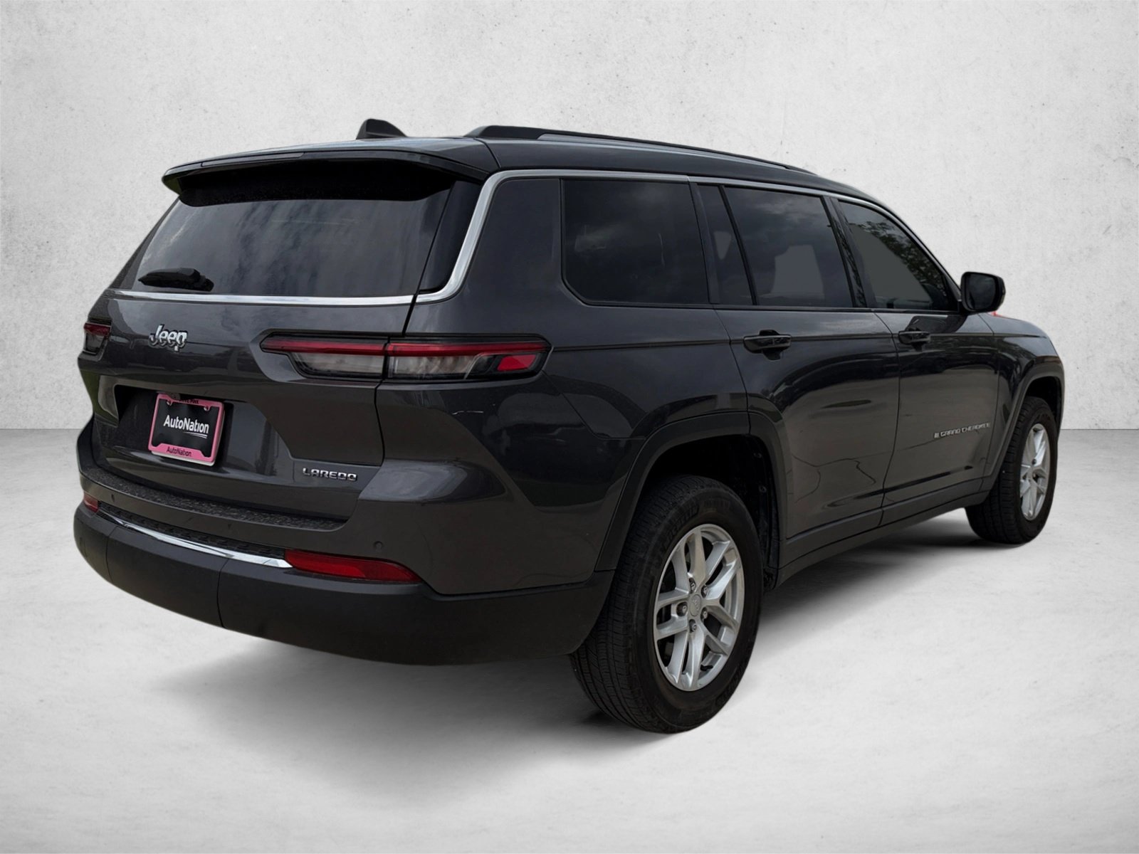 Used 2023 Jeep Grand Cherokee L Laredo RWD image 5