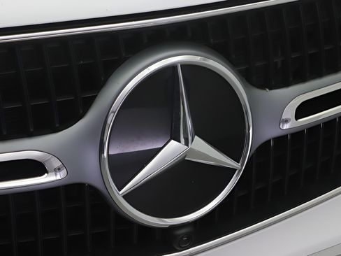 Used 2025 Mercedes-Benz GLC 350e 4MATIC image 26