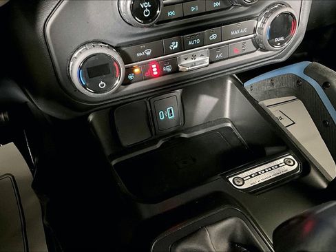 Used 2023 Ford Bronco Wildtrak image 34