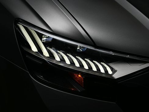 Used 2021 Audi RS Q8 w/ Black Optic Package image 17