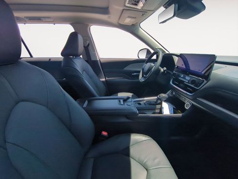 New 2026 Toyota Grand Highlander AWD image 15