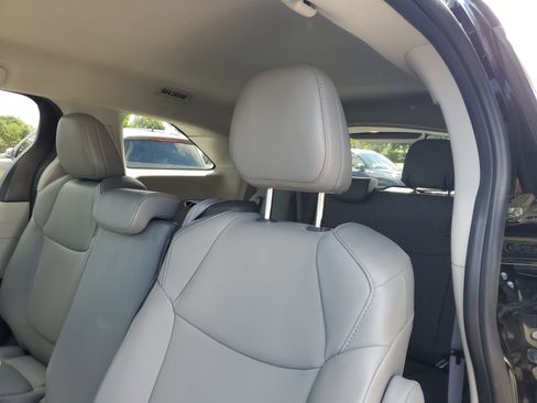 Used 2024 Toyota Sienna XLE FWD image 9