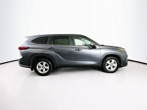 Used 2023 Toyota Highlander LE image 10