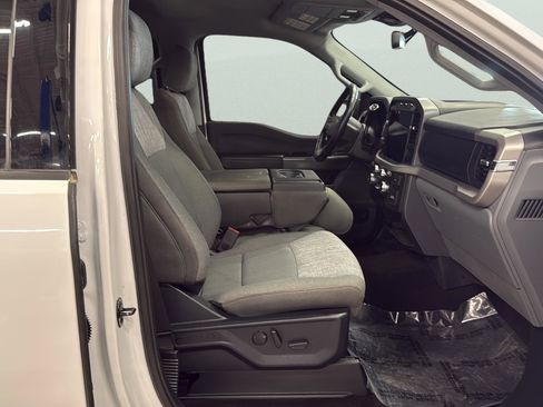 Certified 2022 Ford F150 XLT w/ Equipment Group 302A High image 17