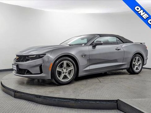 Used 2020 Chevrolet Camaro LT image 2
