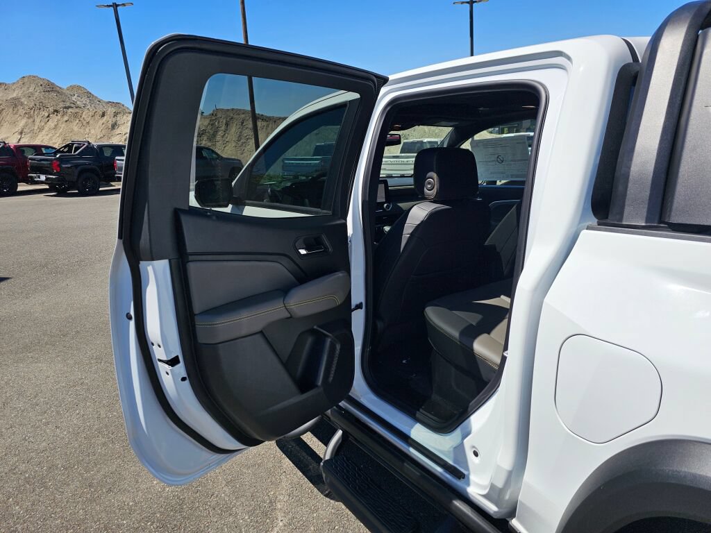 New 2026 Chevrolet Colorado ZR2 w/ Midnight Edition AWD/4WD image 23