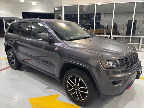 Used 2020 Jeep Grand Cherokee Trailhawk w/ Trailhawk Luxury Group image 3