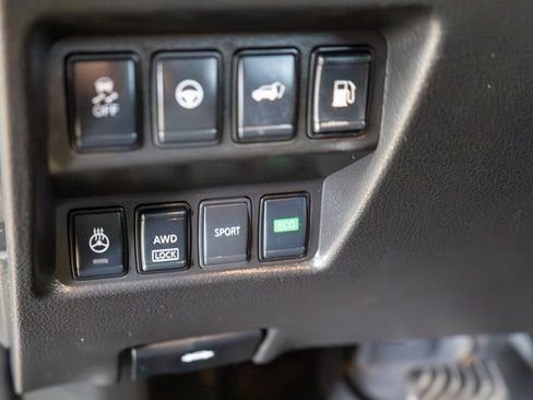 Used 2020 Nissan Rogue SV w/ Premium Package image 23