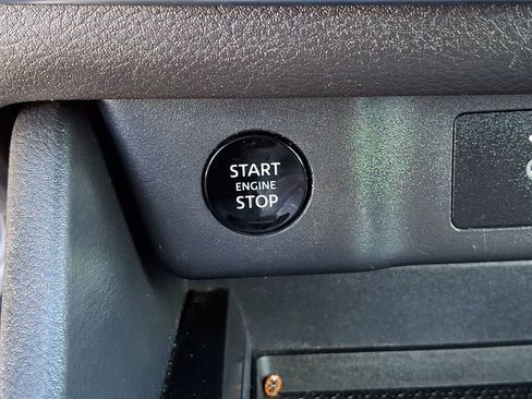 Used 2024 Nissan Rogue S AWD/4WD image 23