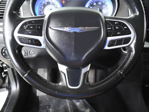 Used 2019 Chrysler 300 Touring L w/ Quick Order Package 22F image 10