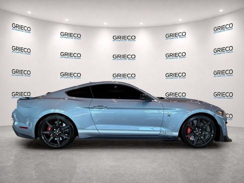 Used 2022 Ford Mustang Shelby GT500 w/ Carbon Fiber Track Pack RWD image 7