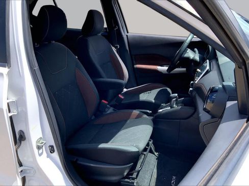 Used 2019 Nissan Kicks SR FWD image 9