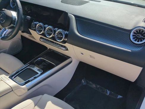 Used 2025 Mercedes-Benz GLA 250 image 22