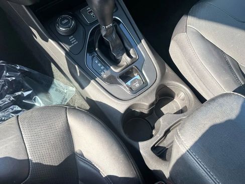 Used 2019 Jeep Cherokee Limited w/ Technology Group image 16