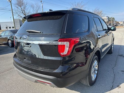 Used 2017 Ford Explorer XLT FWD image 6