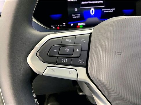 Certified 2022 Volkswagen Taos SE w/ Panoramic Sunroof Package image 15