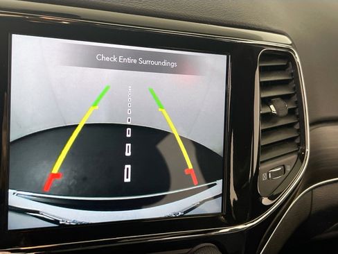 Used 2021 Jeep Grand Cherokee Limited image 13