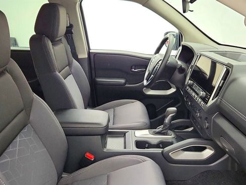 Used 2025 Nissan Frontier SV image 23