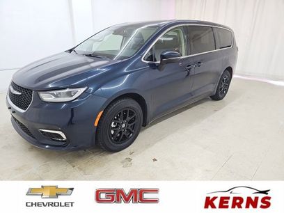 Used 2023 Chrysler Pacifica Touring-L