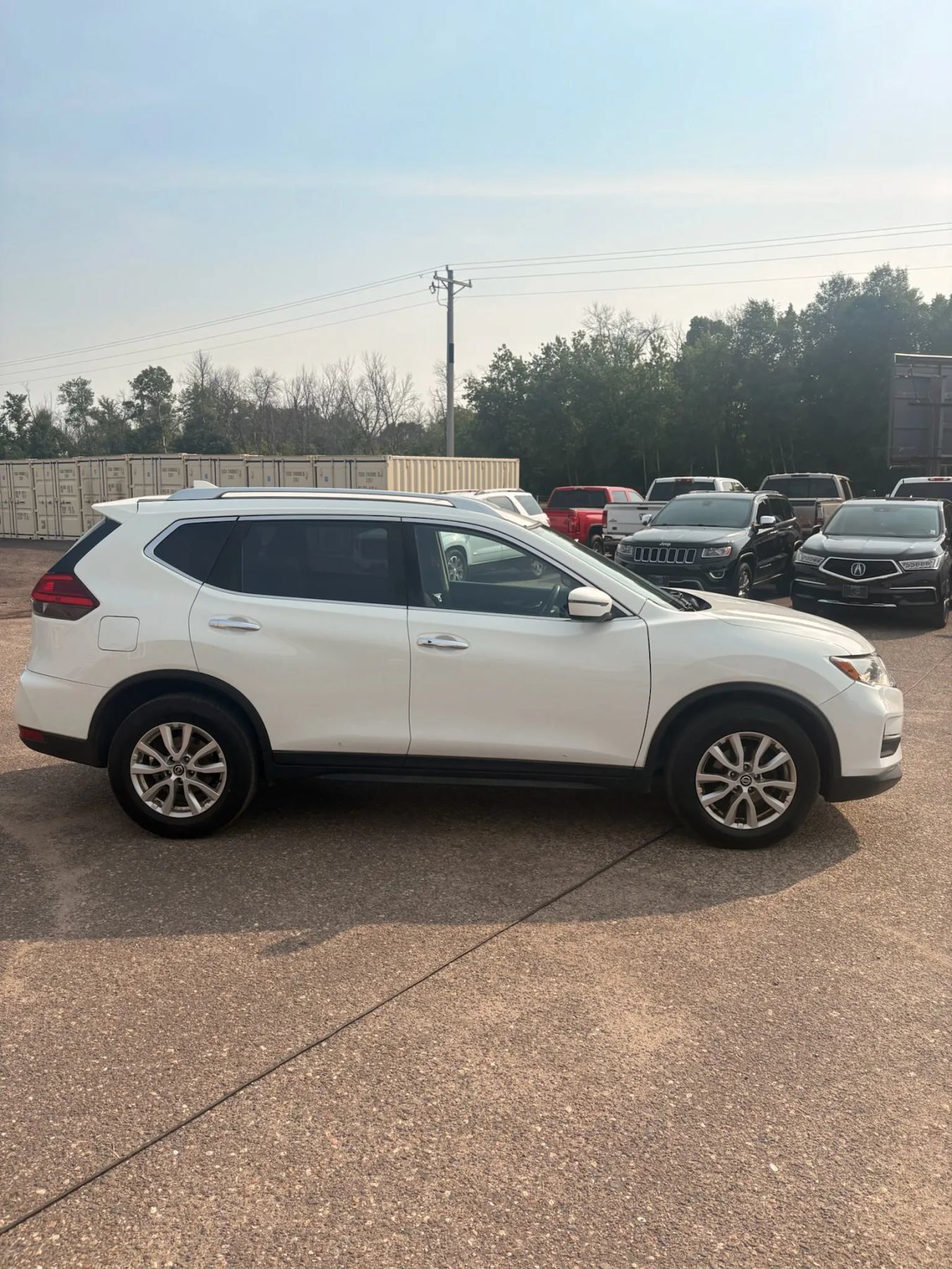 Used 2017 Nissan Rogue SV FWD image 4