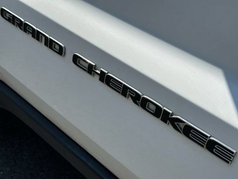 Used 2018 Jeep Grand Cherokee Limited AWD/4WD image 11