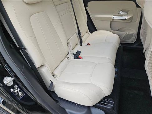 Used 2022 Mercedes-Benz GLB 250 image 18