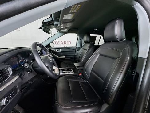 Certified 2022 Ford Explorer XLT w/ Equipment Group 202A image 25
