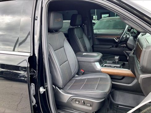 Used 2022 Chevrolet Silverado 1500 High Country w/ Technology Package image 10