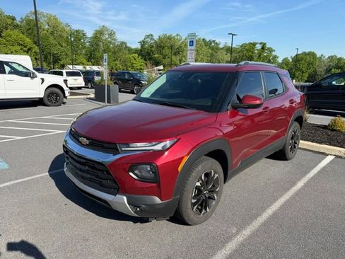 Used 2023 Chevrolet TrailBlazer LT AWD/4WD image 2